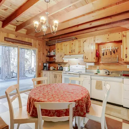 Spacious Classic Cabin Retreat- Near Lassen Mill Creek Exterior photo