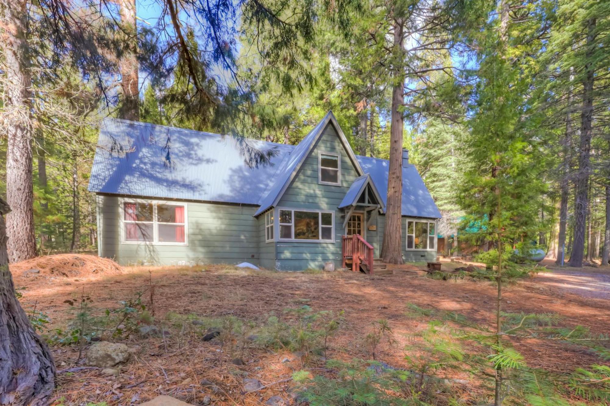 Spacious Classic Retreat- Near Lassen