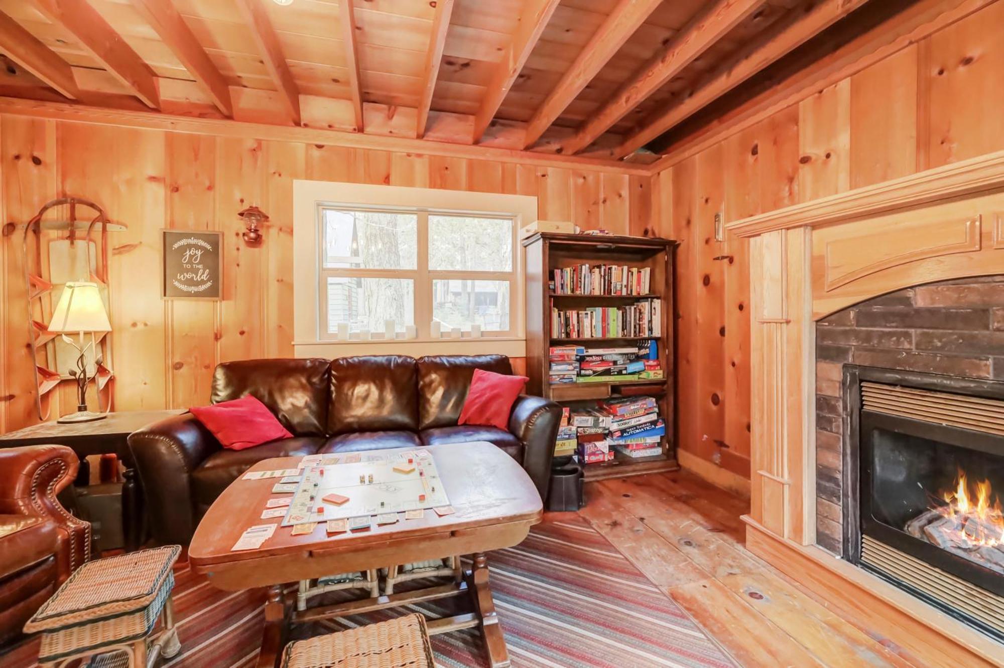 Spacious Classic Retreat- Near Lassen Mill Creek