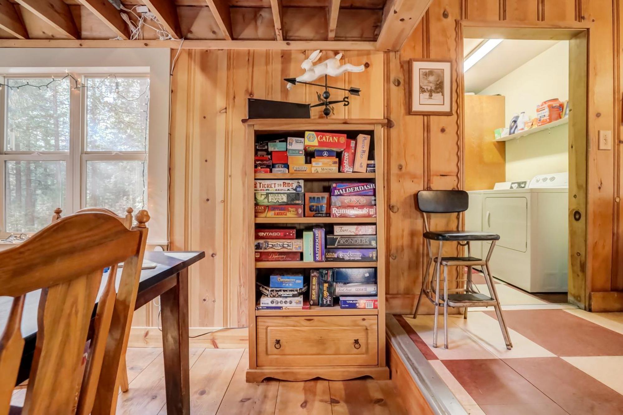 Spacious Classic Retreat- Near Lassen Mill Creek