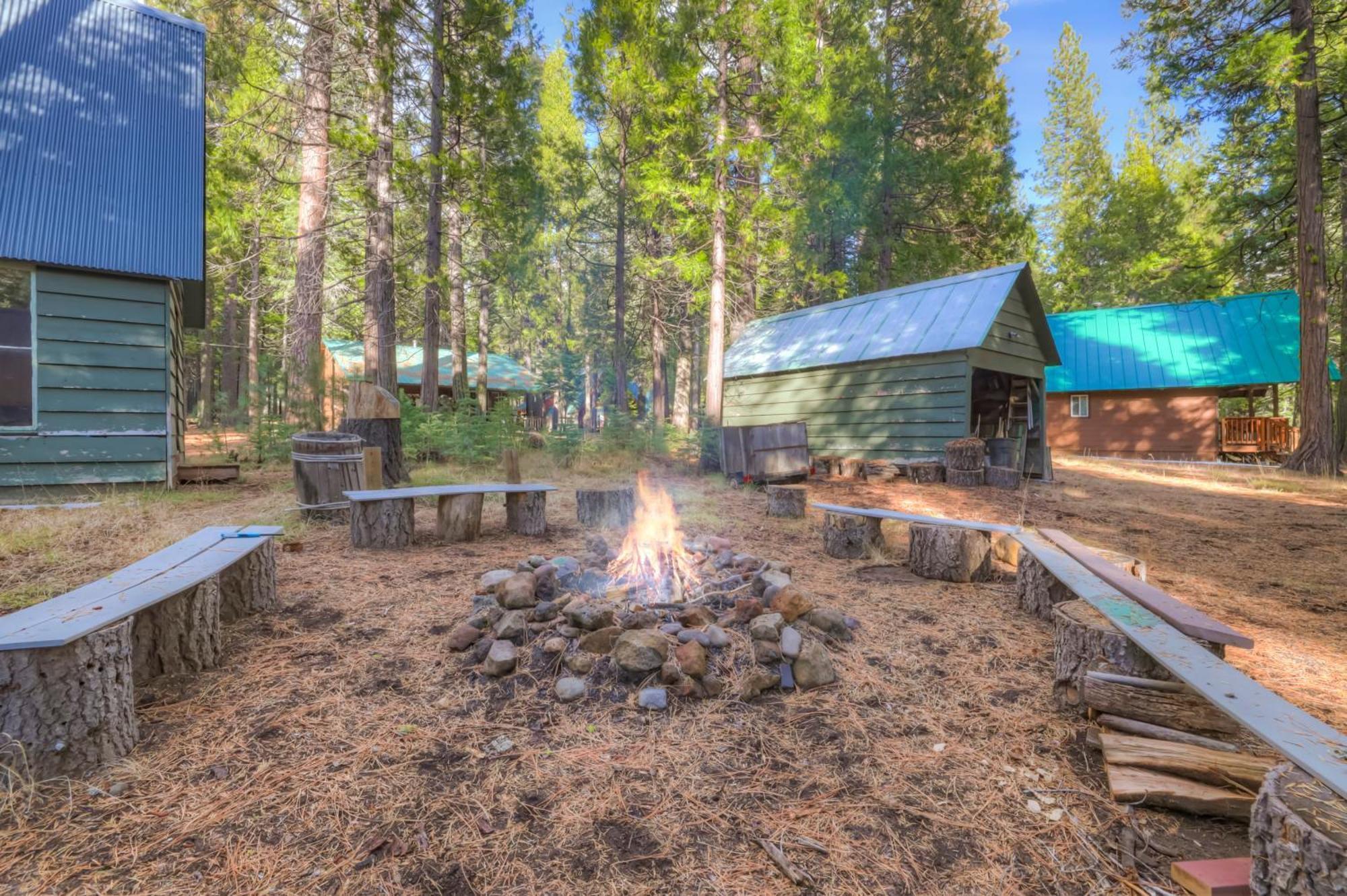 Spacious Classic Retreat- Near Lassen Mill Creek